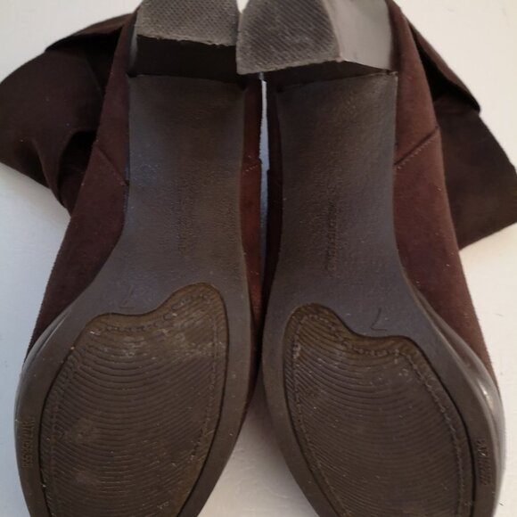 Predictions Ladies Size 7 Dark Brown Faux Suede Ankle Boots - Picture 3 of 5